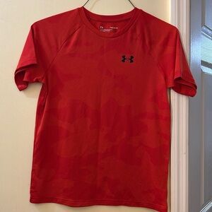Under Armour Set boys shirt and shorts. Size YXL